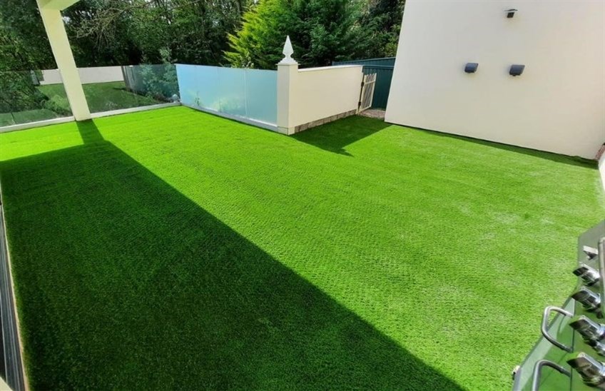 Read more about the article The Ultimate Guide to Synthetic Grass Installation and Upkeep